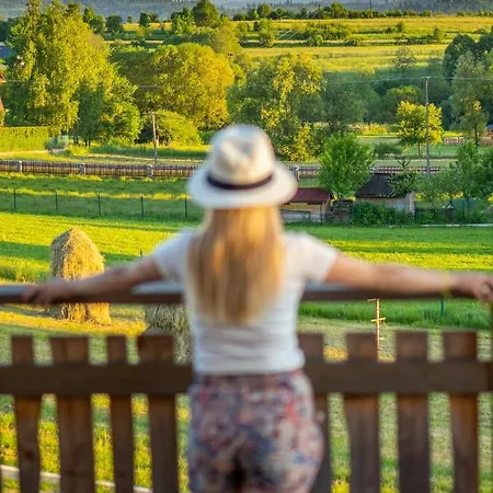 Pocztowka Z Mizernej, Drewniane Domki, Widok Na Tatry, Blisko Velo Czorsztyn, Jezioro Czorsztynskie, Rowery, Spokojna Okolica بيت خشبي